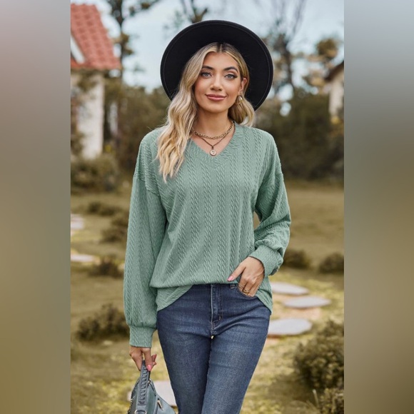 Dresses & Skirts - Women’s XL Sage Green Ribbed Cable Tunic Blouse With Bell Sleeves Cuffed